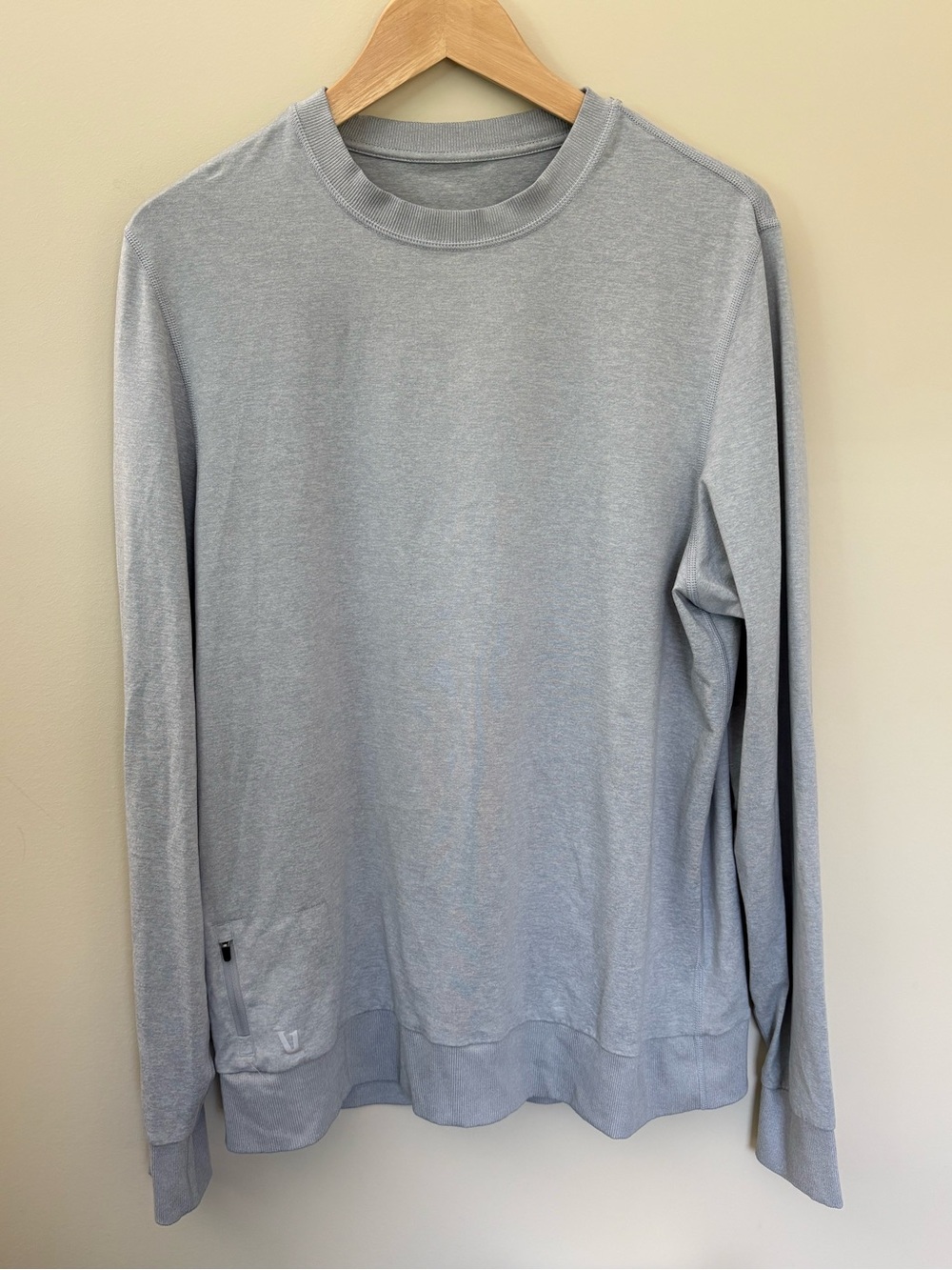 Vuori Men’s Pronto Performance Crew Long Sleeve Top Size Large Light Gray